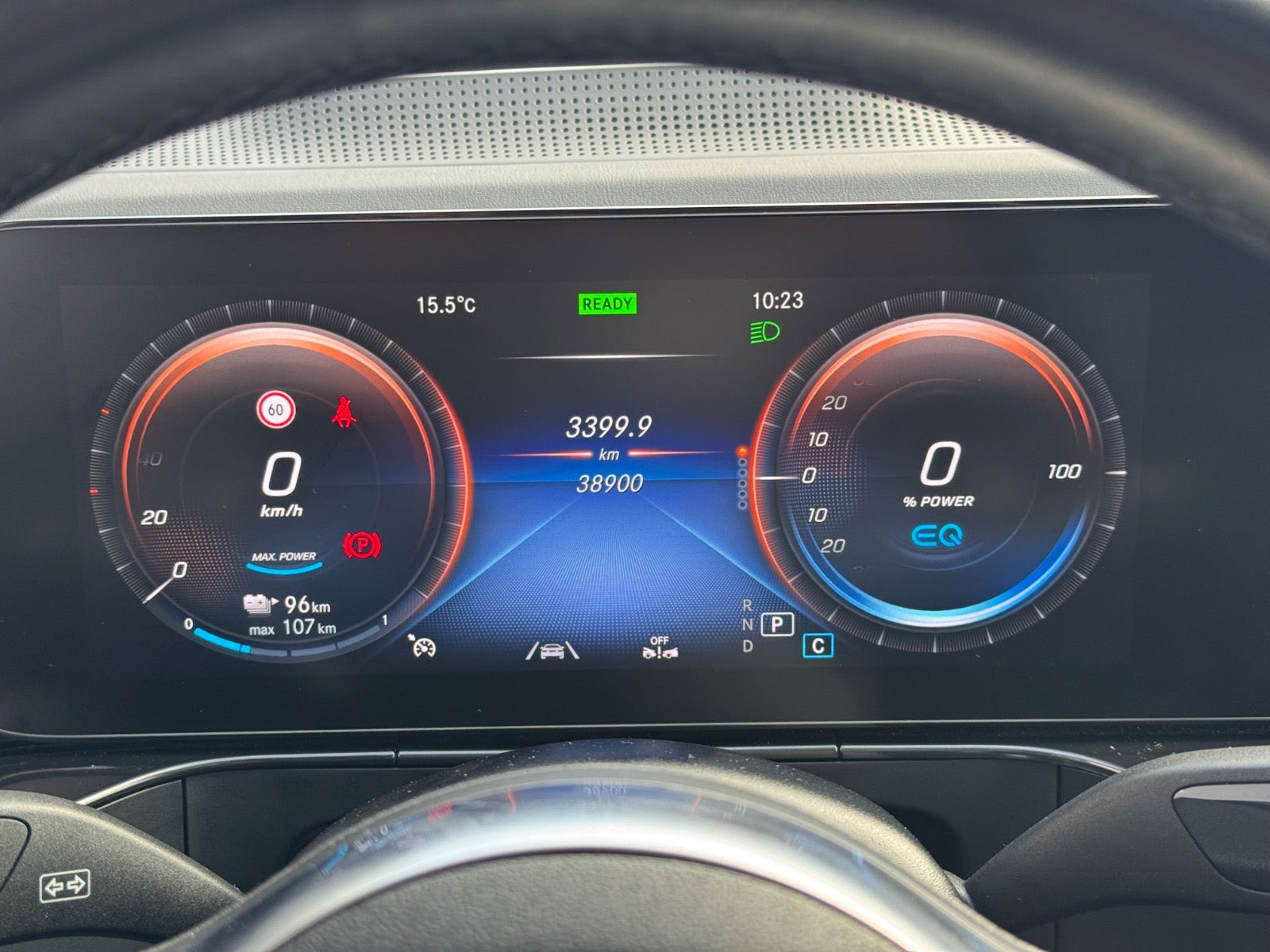 Hvid Mercedes EQC400 fra 2019