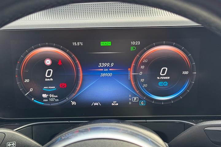 Hvid Mercedes EQC400 fra 2019