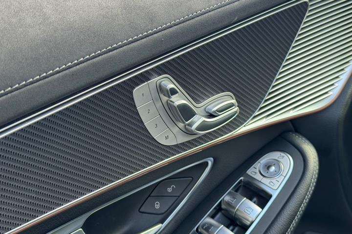 Hvid Mercedes EQC400 fra 2019