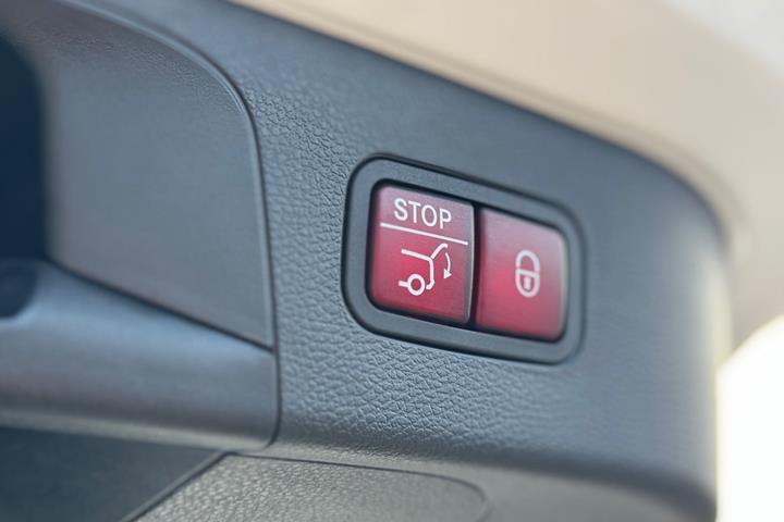 Hvid Mercedes EQC400 fra 2019