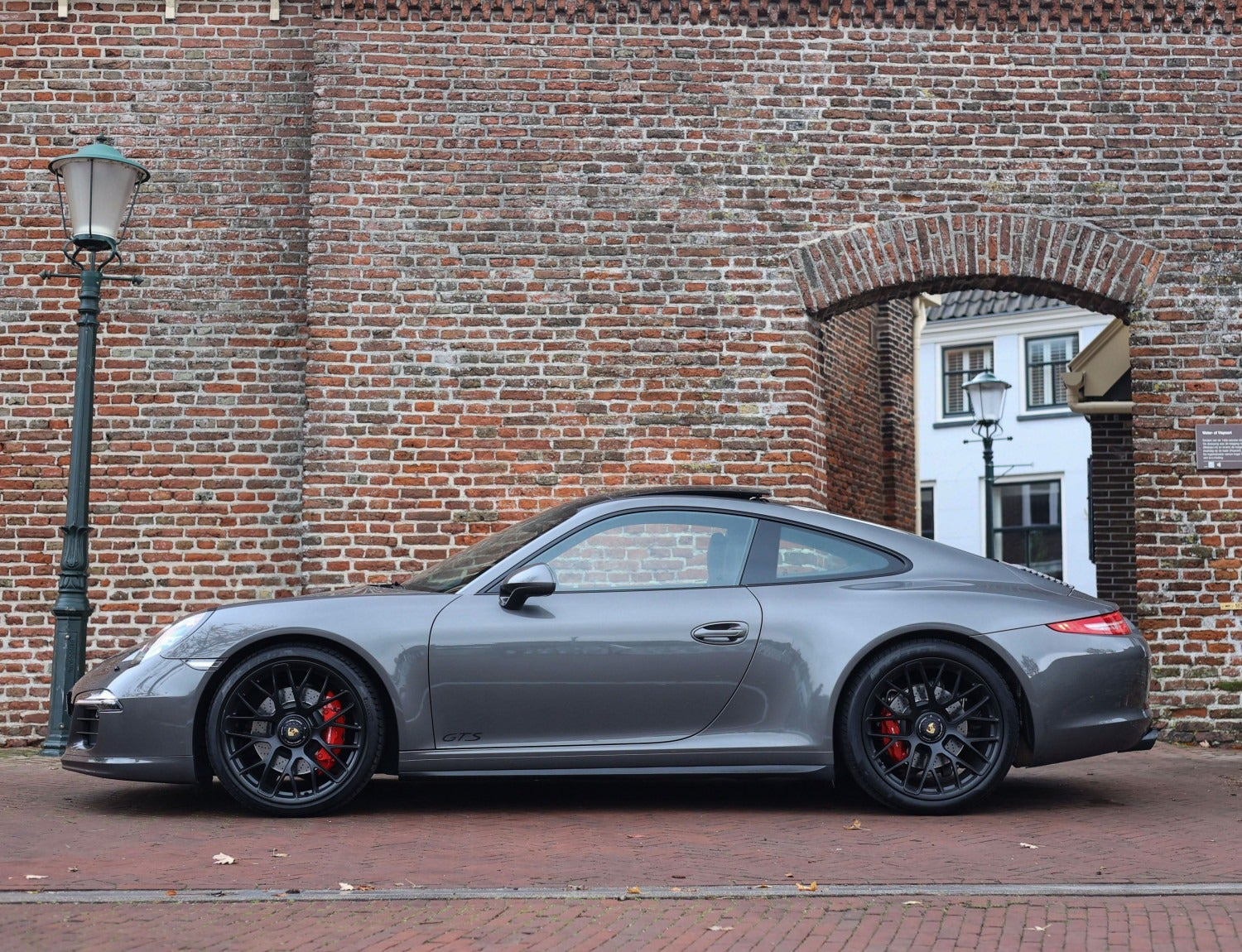 Sort Porsche 911 Carrera 4 GTS fra 2015