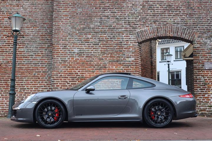 Sort Porsche 911 Carrera 4 GTS fra 2015