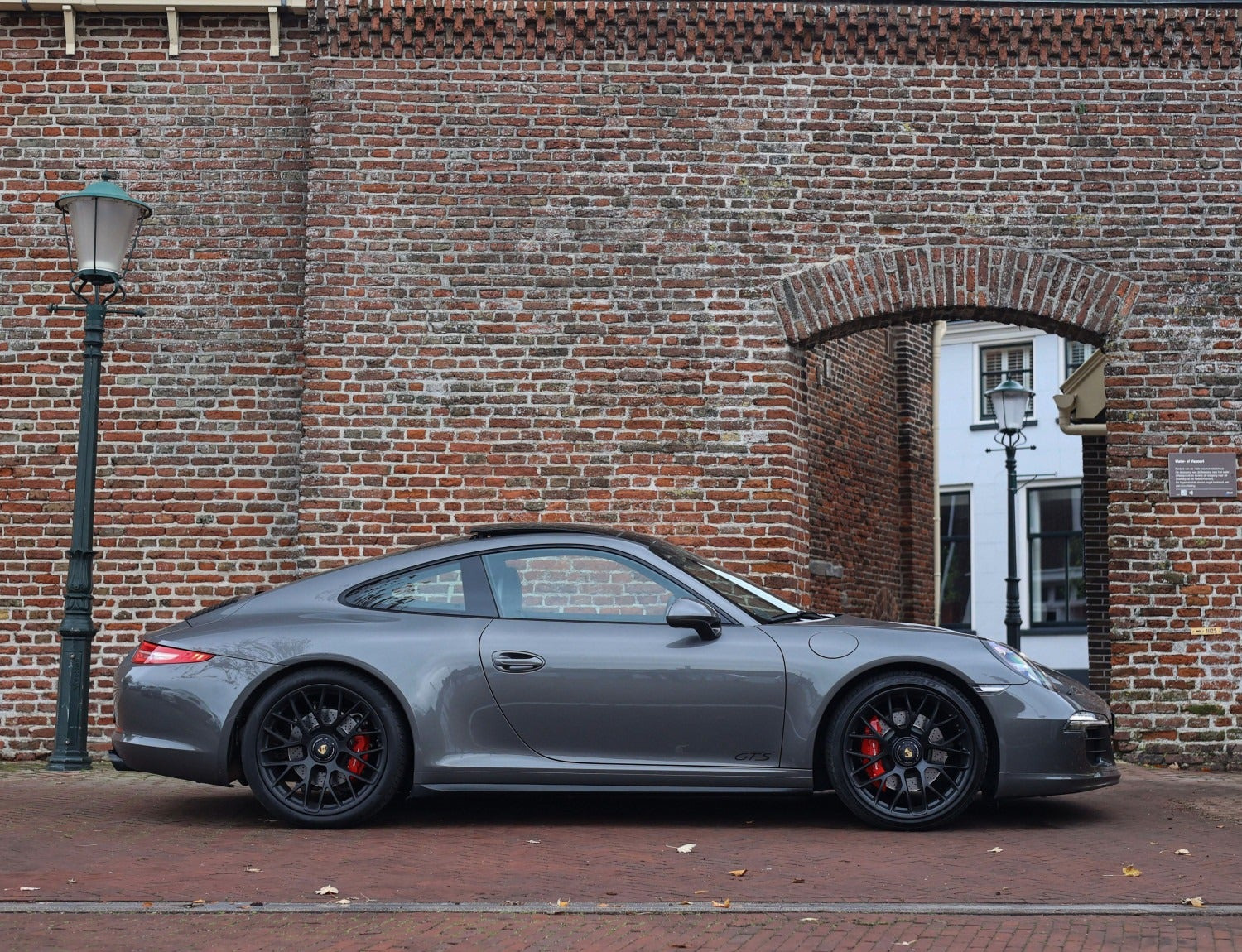 Sort Porsche 911 Carrera 4 GTS fra 2015