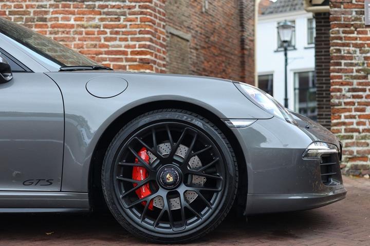 Sort Porsche 911 Carrera 4 GTS fra 2015