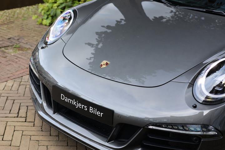 Sort Porsche 911 Carrera 4 GTS fra 2015
