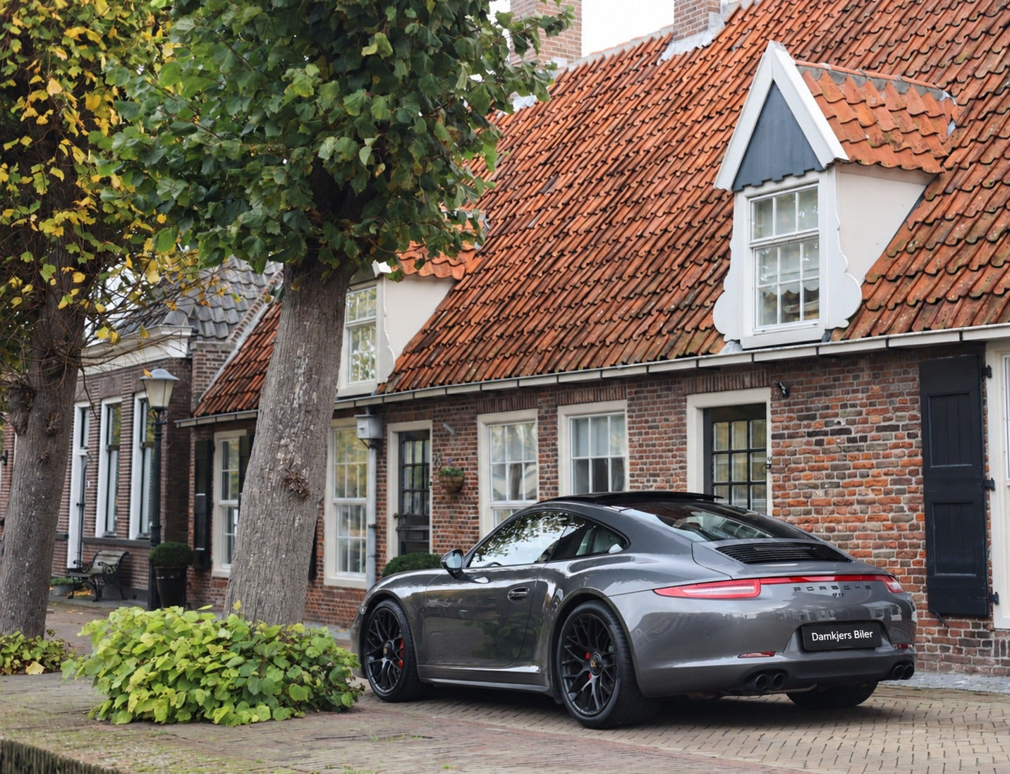 Sort Porsche 911 Carrera 4 GTS fra 2015