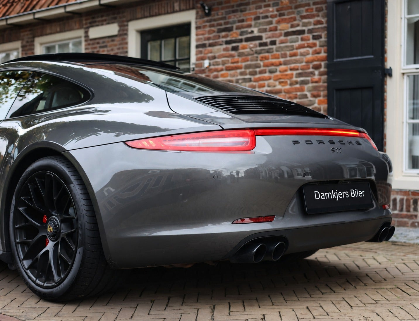 Sort Porsche 911 Carrera 4 GTS fra 2015