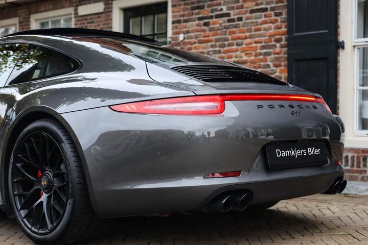 Sort Porsche 911 Carrera 4 GTS fra 2015