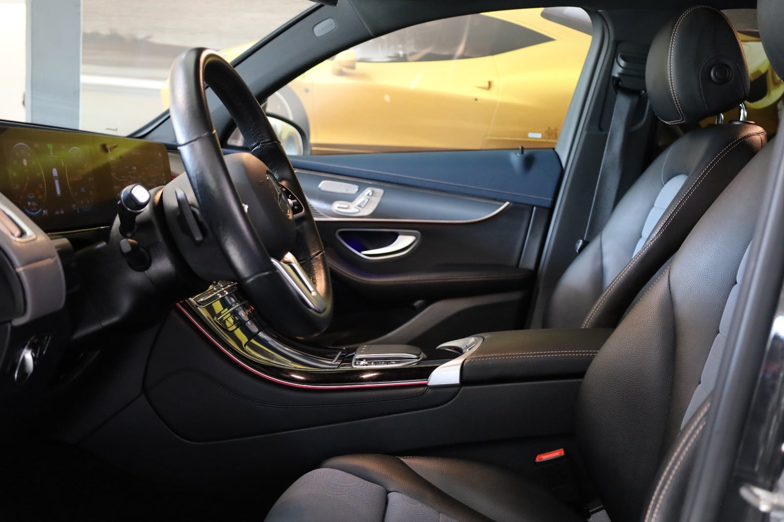 Grå Mercedes EQC400 fra 2021