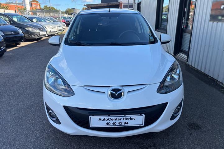 Hvid Mazda 2 fra 2015