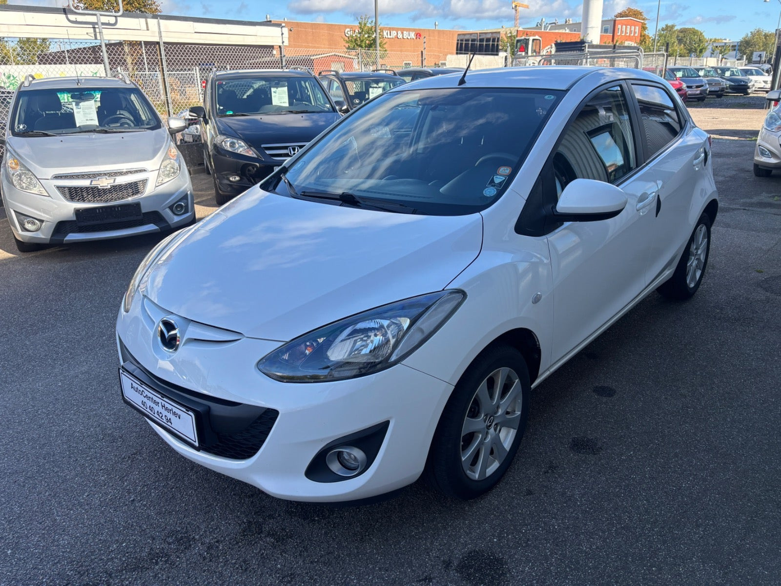 Hvid Mazda 2 fra 2015