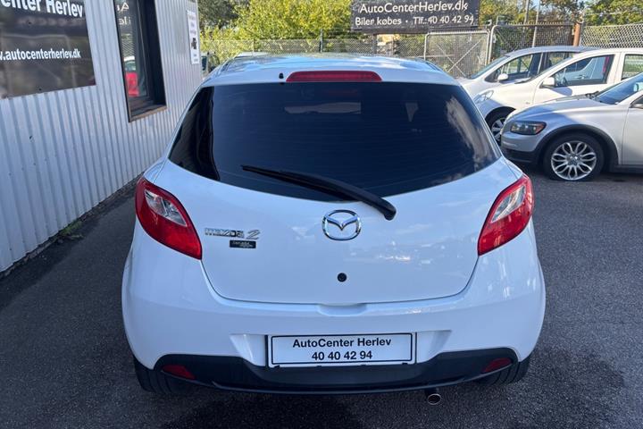 Hvid Mazda 2 fra 2015