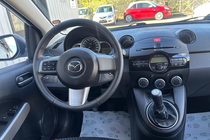 Hvid Mazda 2 fra 2015