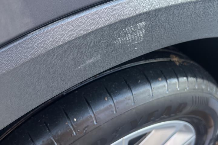 Grå VW T-Cross fra 2023