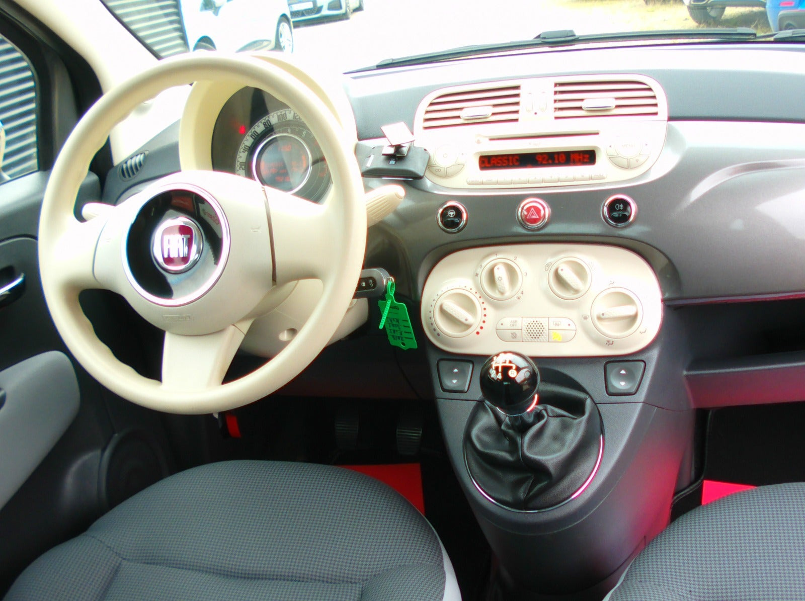 Grå Fiat 500C fra 2016