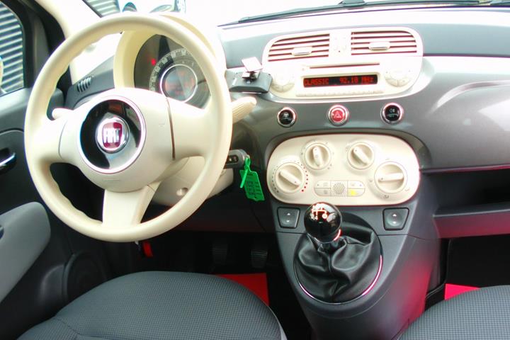 Grå Fiat 500C fra 2016