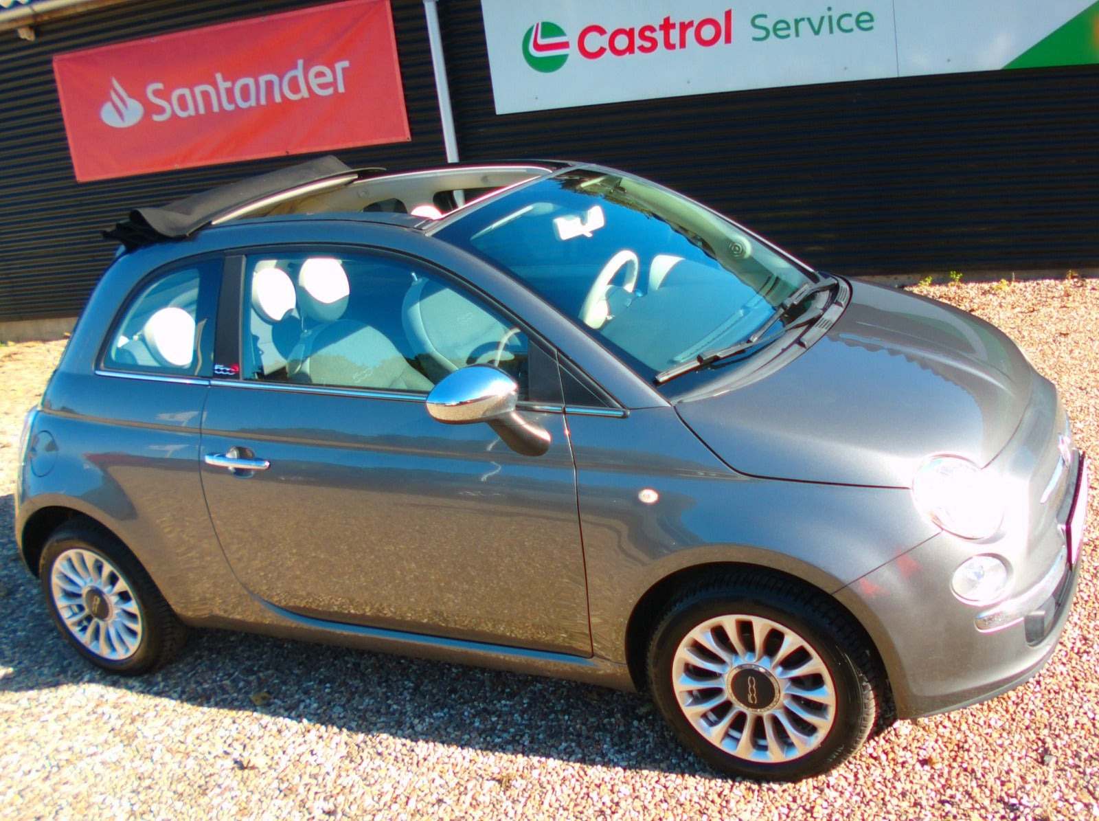 Grå Fiat 500C fra 2016