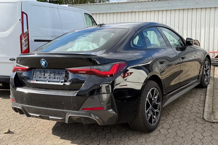Sort BMW i4 fra 2023