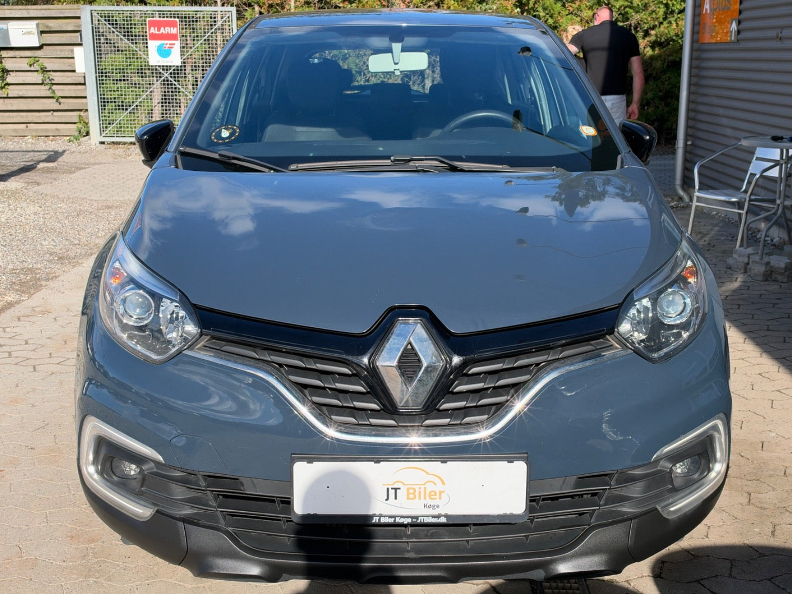 Grå Renault Captur fra 2018