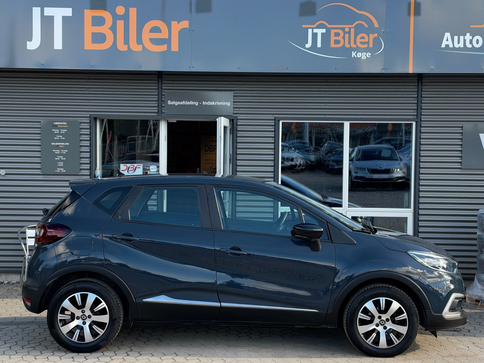 Grå Renault Captur fra 2018