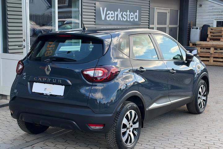 Grå Renault Captur fra 2018