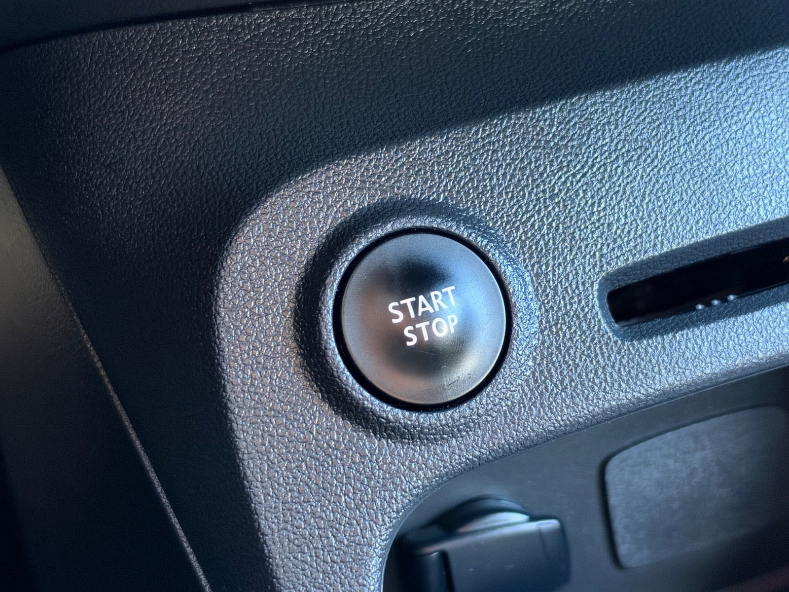 Grå Renault Captur fra 2018