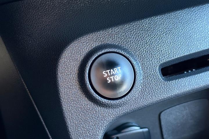Grå Renault Captur fra 2018
