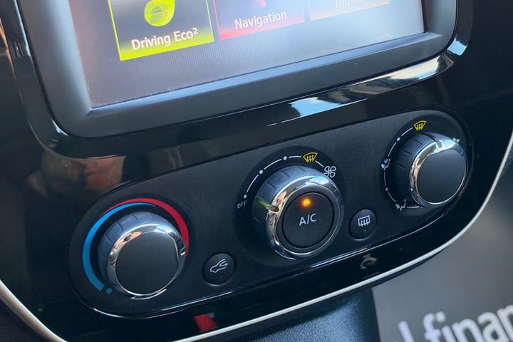 Grå Renault Captur fra 2018