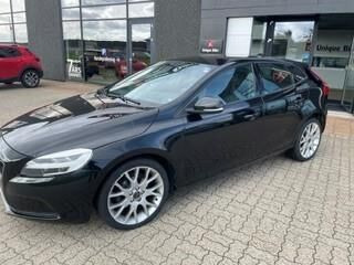 Sort Volvo V40 fra 2017