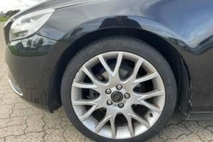 Sort Volvo V40 fra 2017