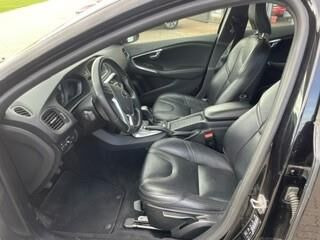 Sort Volvo V40 fra 2017