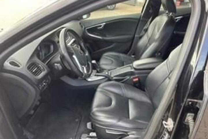 Sort Volvo V40 fra 2017
