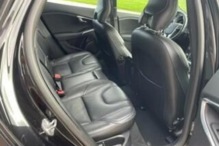 Sort Volvo V40 fra 2017