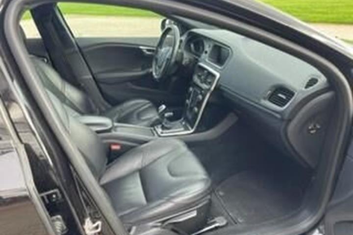 Sort Volvo V40 fra 2017