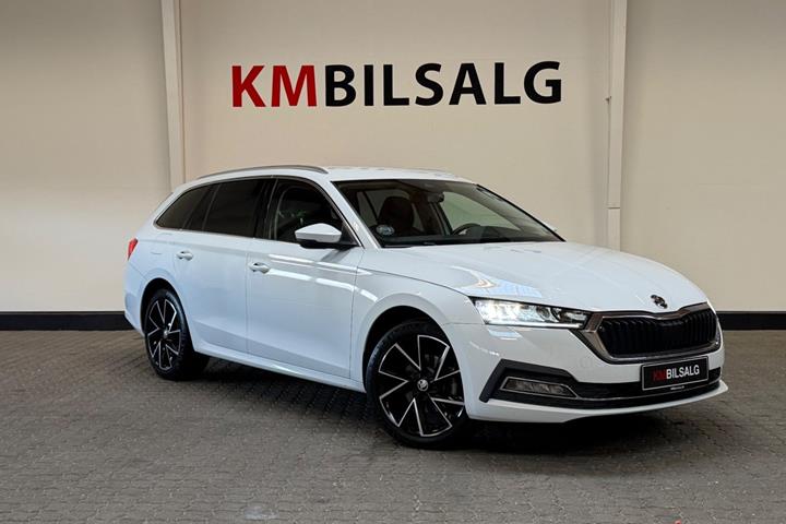 Hvid Skoda Octavia fra 2021 set udefra