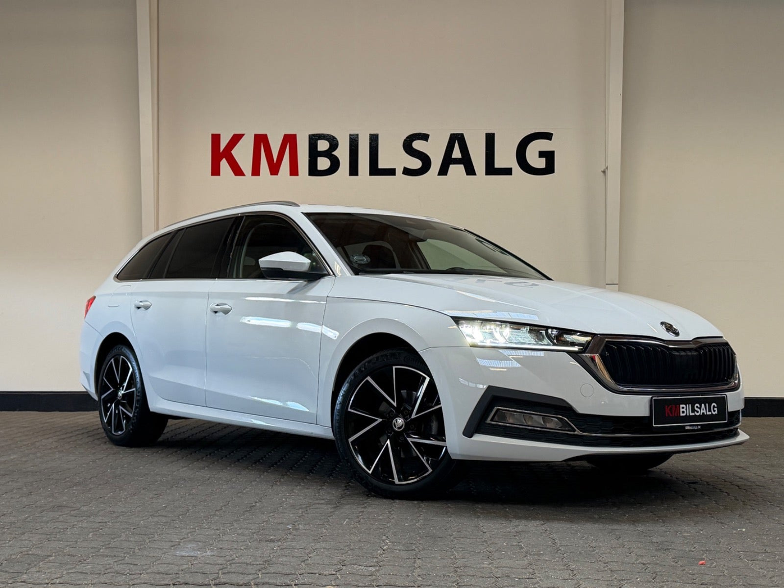 Hvid Skoda Octavia fra 2021