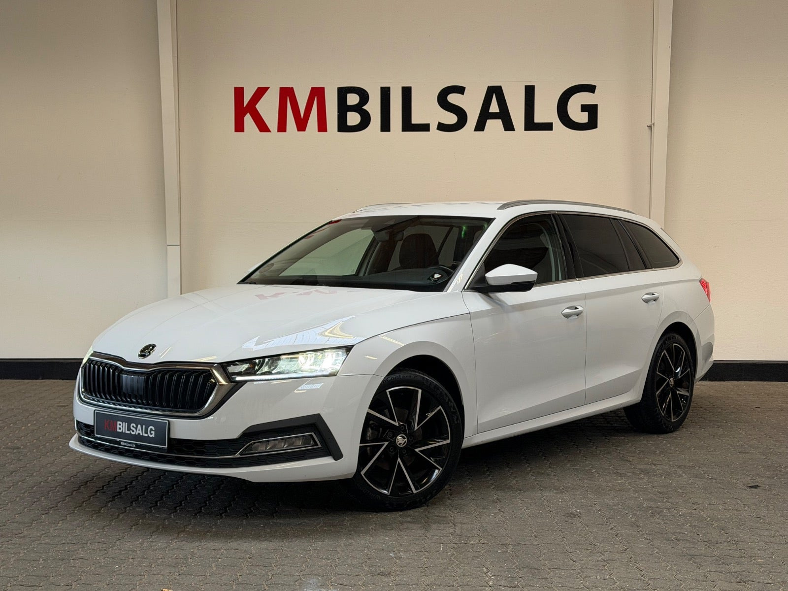 Hvid Skoda Octavia fra 2021