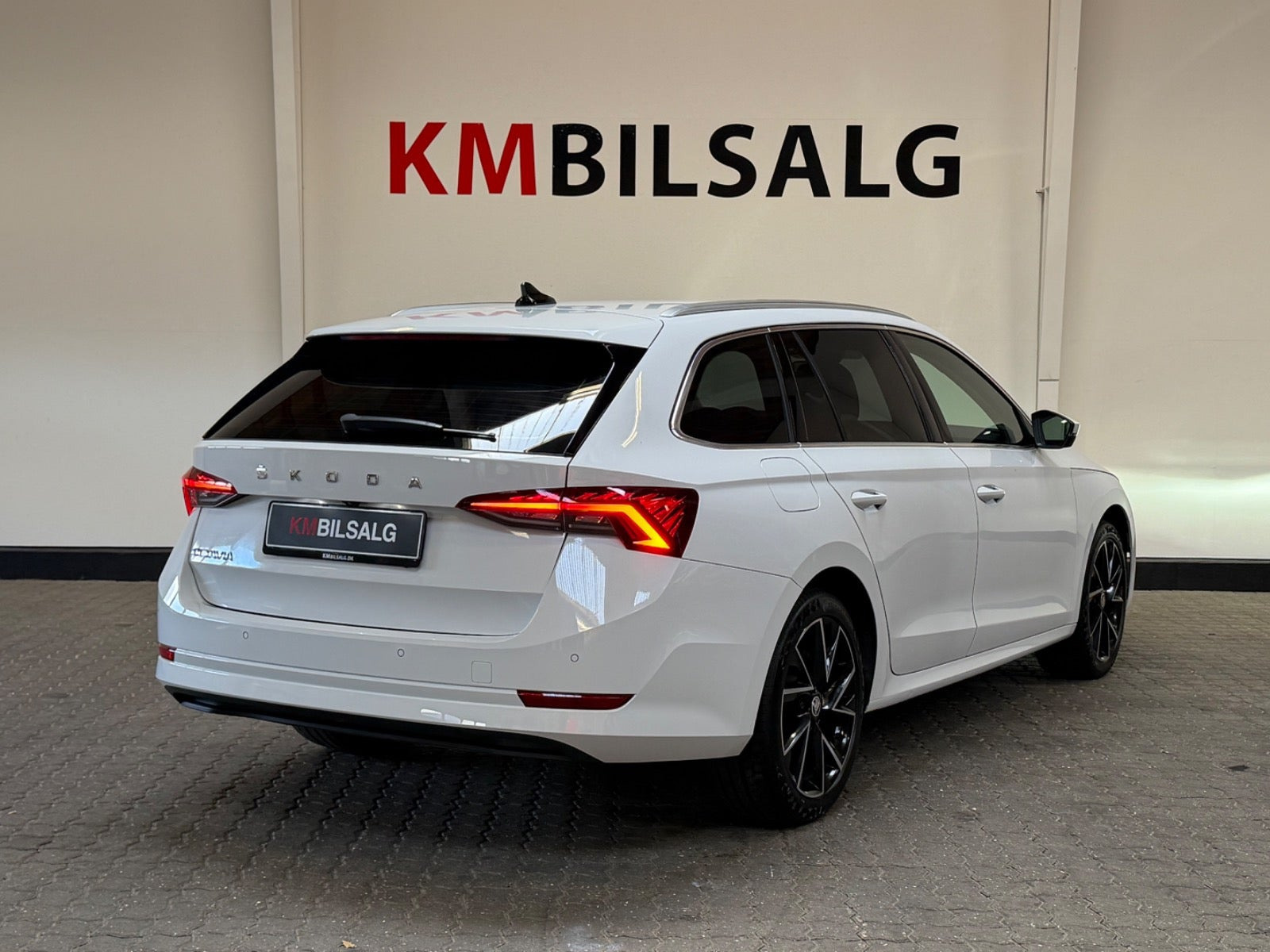 Hvid Skoda Octavia fra 2021