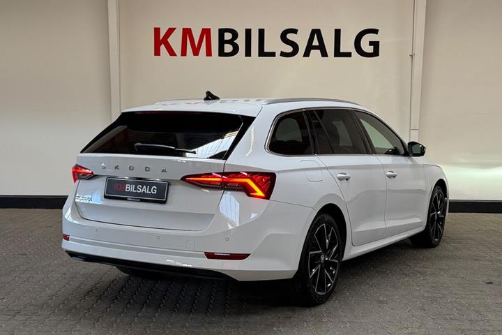 Hvid Skoda Octavia fra 2021