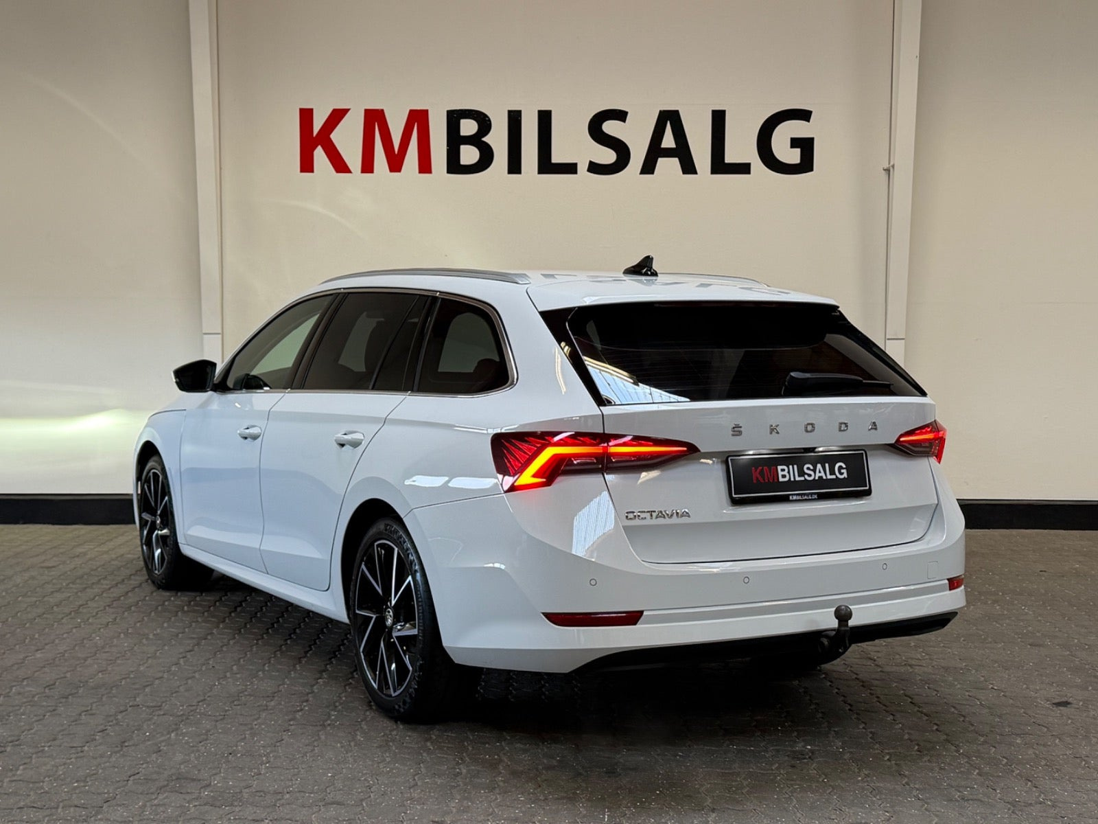 Hvid Skoda Octavia fra 2021