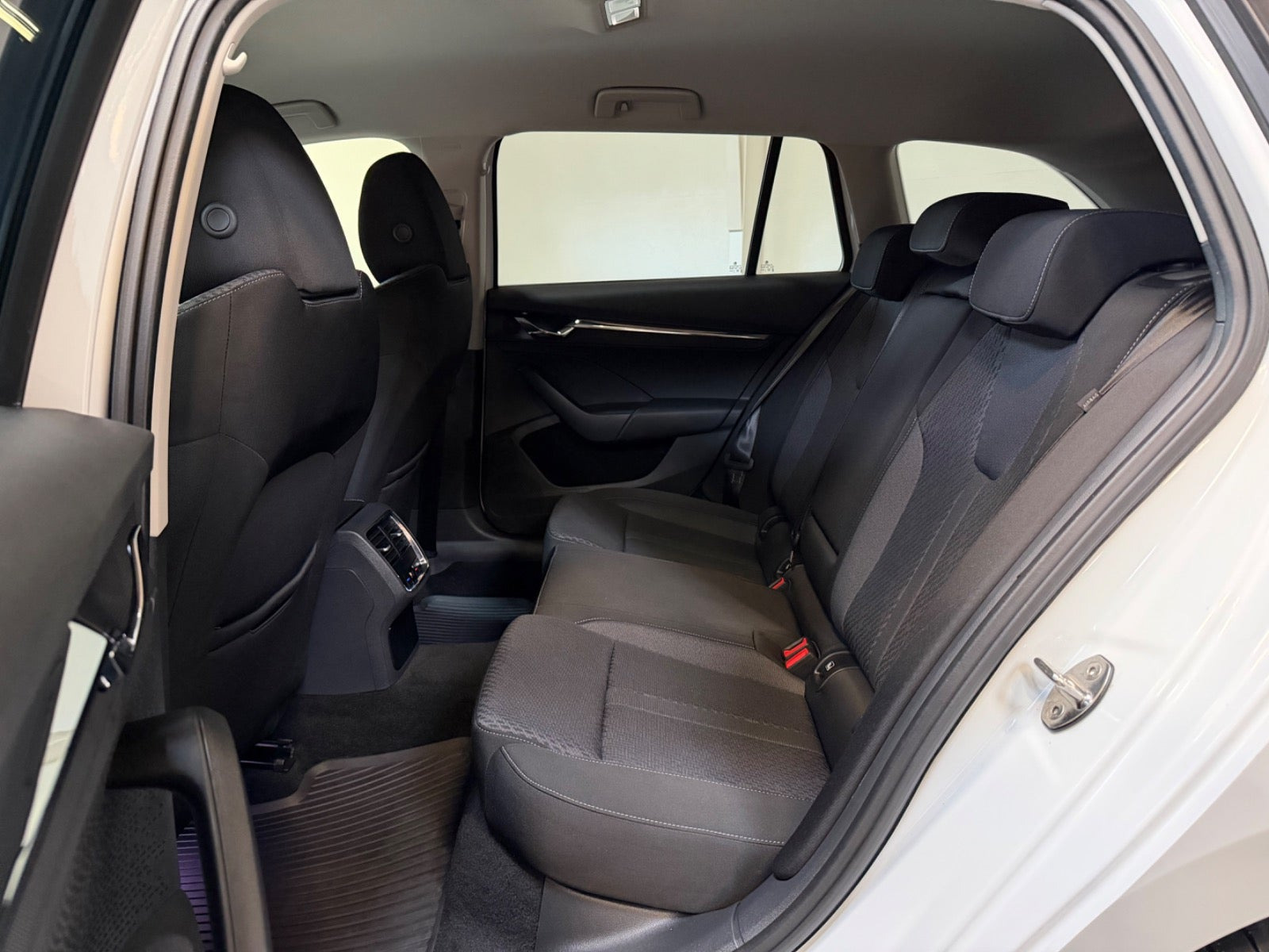 Hvid Skoda Octavia fra 2021
