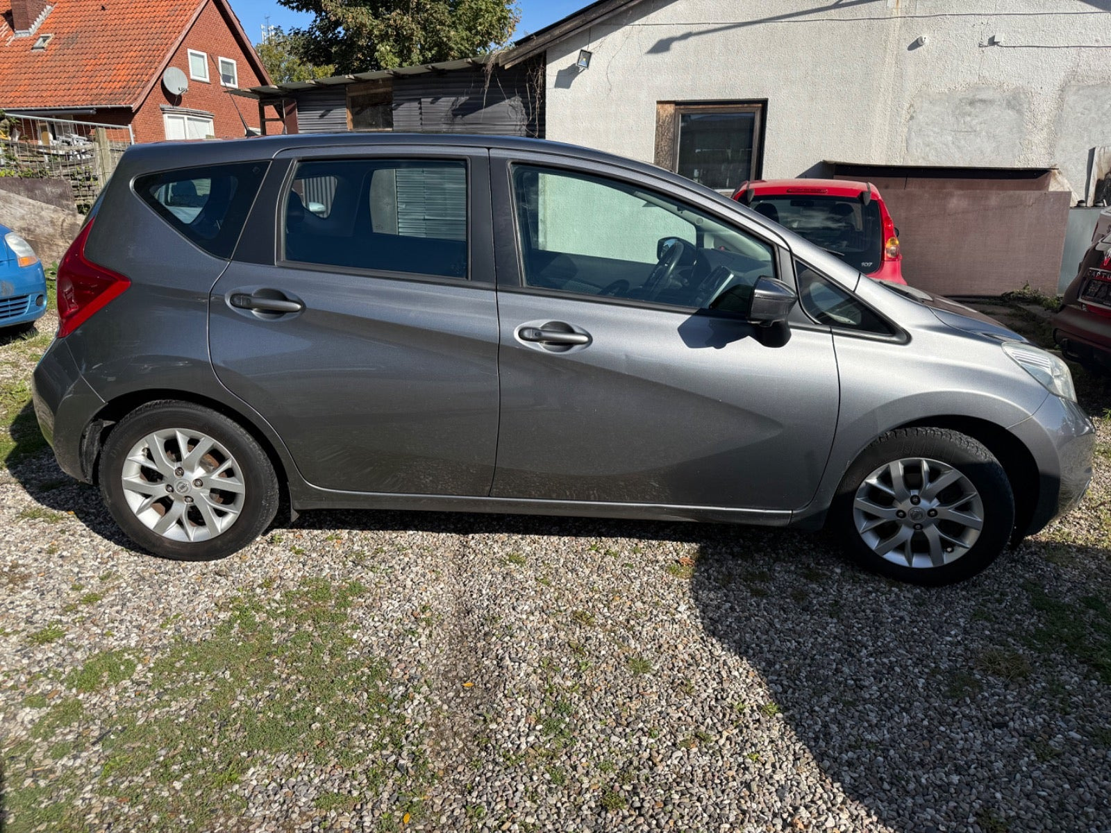 Grå Nissan Note fra 2014