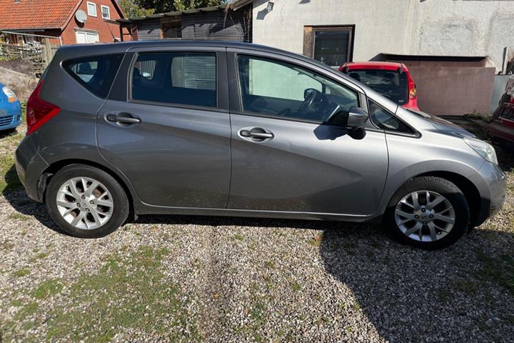 Grå Nissan Note fra 2014