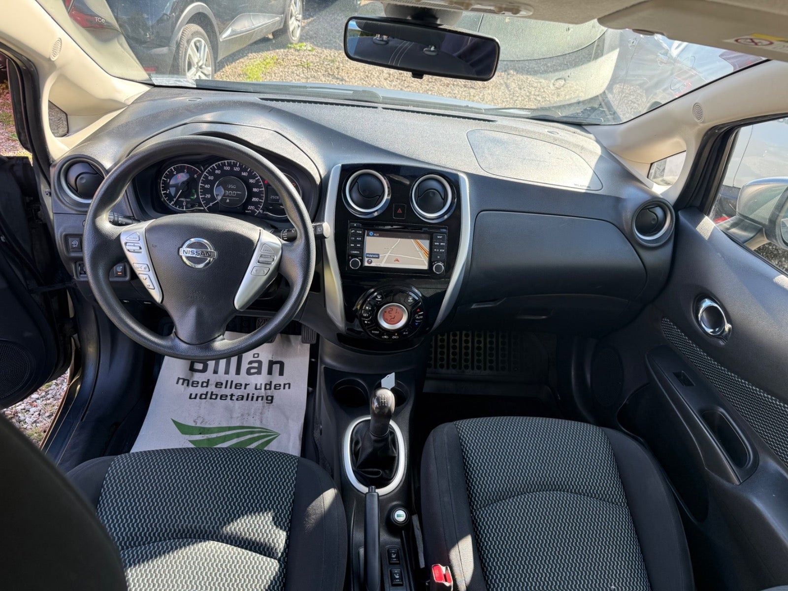 Grå Nissan Note fra 2014
