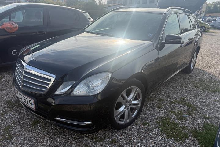 Sort Mercedes E200 fra 2013