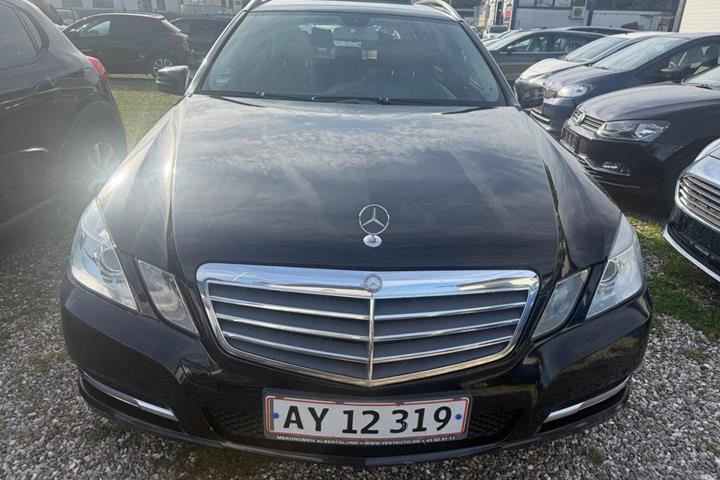 Sort Mercedes E200 fra 2013