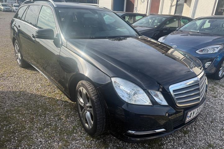 Sort Mercedes E200 fra 2013