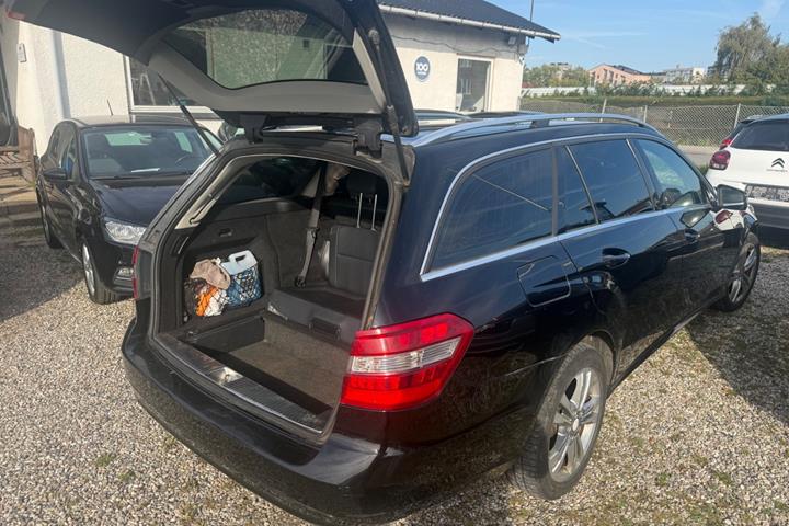 Sort Mercedes E200 fra 2013