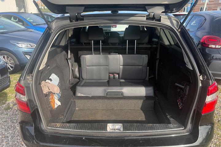 Sort Mercedes E200 fra 2013