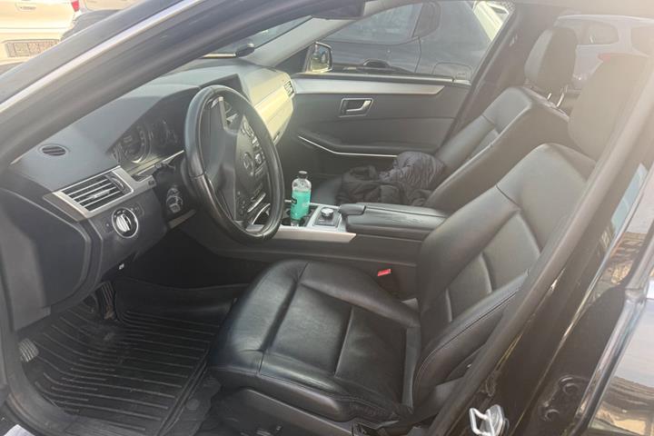 Sort Mercedes E200 fra 2013